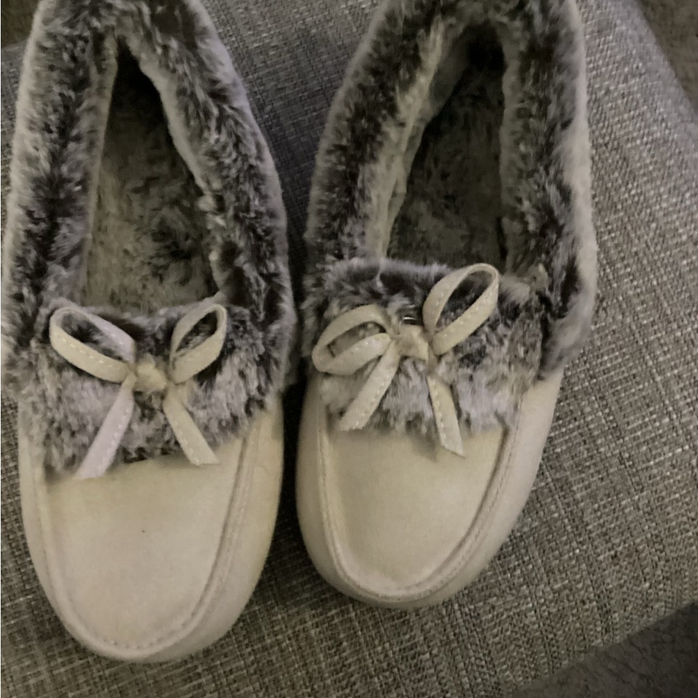 Cream and Gray Plush Lined Slippers for Indoor Comfort